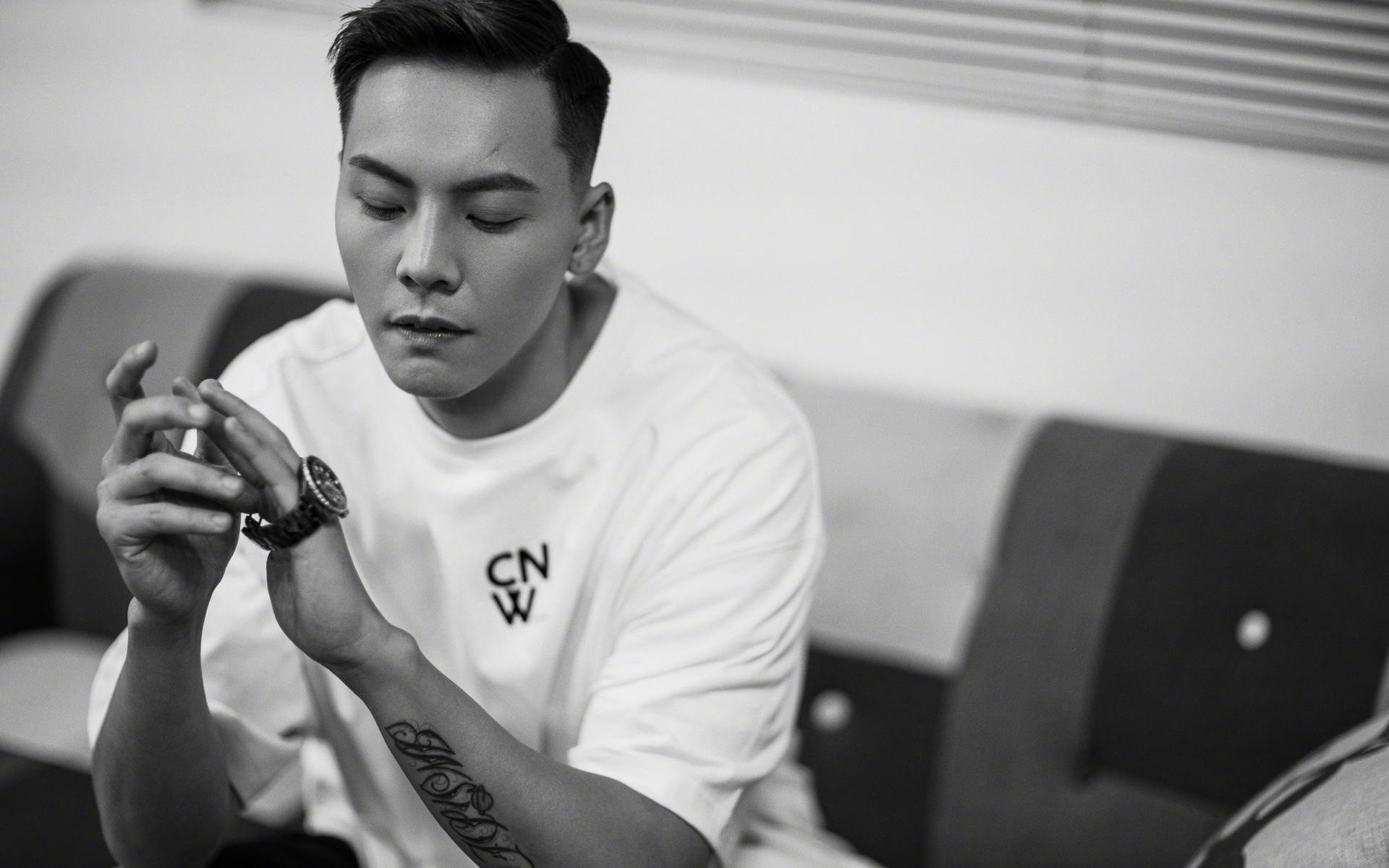 魔术试验“全息战术预演”,投影方式指导站位,全息魔术师